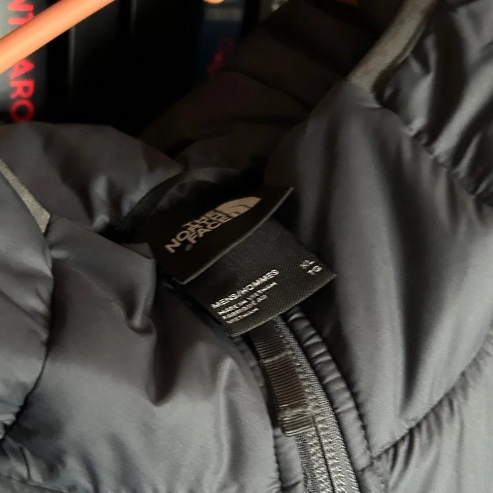 The North Face Men's Charcoal Puffer Jacket - Picture 3 of 5